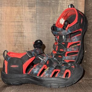 Keen Kids Red and Black Closed-Toe Outdoor Sandals- size 12